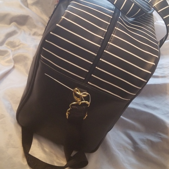 Betsey Johnson legs weekender - Picture 2 of 3